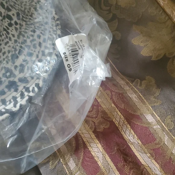 Michael kors gorgeous bucket hat love mine - Picture 6 of 6